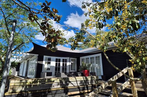 Photo of property in 17 Arataki Road, Havelock North, 4130