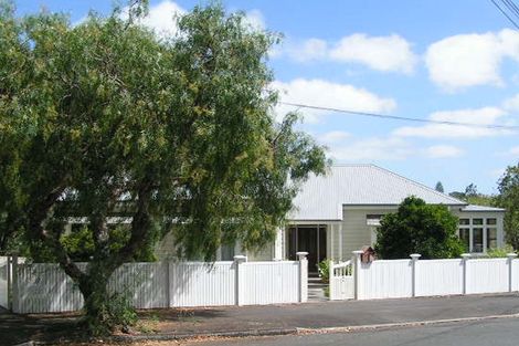 Photo of property in 32 Clarence Road, Northcote Point, Auckland, 0627