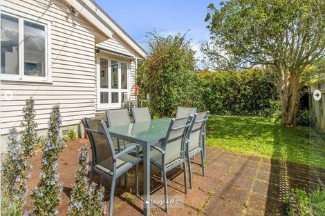 Photo of property in 298 East Coast Road, Forrest Hill, Auckland, 0620