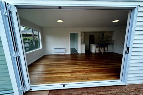Photo of property in 2/8 Campbell Road, Takapuna, Auckland, 0622