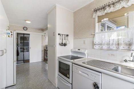 Photo of property in 4 Blue Way, Glendene, Auckland, 0602