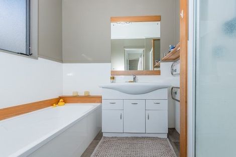 Photo of property in 10 Albemarle Place, Massey, Auckland, 0614