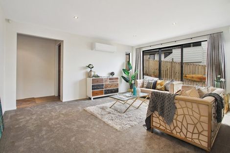 Photo of property in 4a Korotaha Terrace, Rothesay Bay, Auckland, 0630