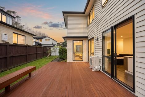 Photo of property in 19a Northcross Drive, Oteha, Auckland, 0632