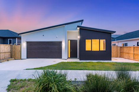 Photo of property in 7 Ropere Street, Kumeu, 0810