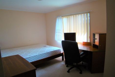 Photo of property in 18 Matilda Place, Weymouth, Auckland, 2103