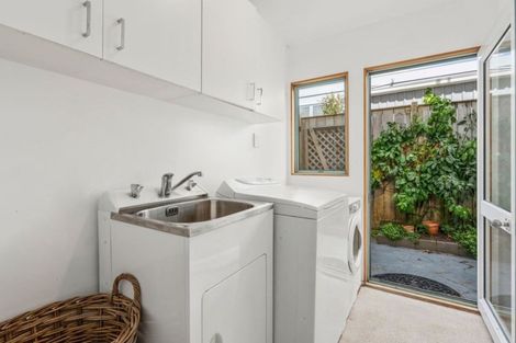 Photo of property in 1/2 Milton Road, Northcote Point, Auckland, 0627