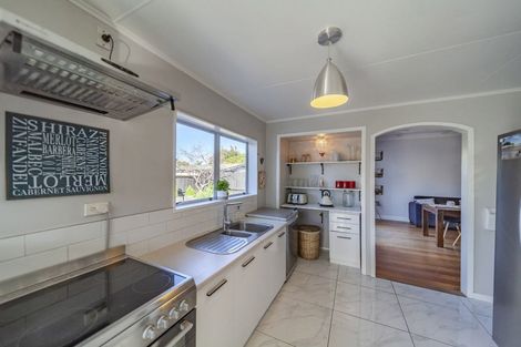 Photo of property in 15 Taradale Road, Marewa, Napier, 4110