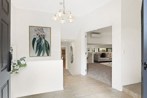 Photo of property in 48 Rising Parade, Fairview Heights, Auckland, 0632