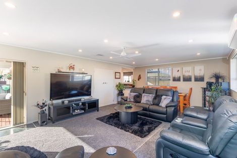 Photo of property in 5a Fremont Grove, Totara Park, Upper Hutt, 5018