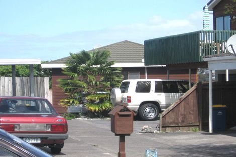 Photo of property in 2/16 Heathglen Place, Bayview, Auckland, 0629