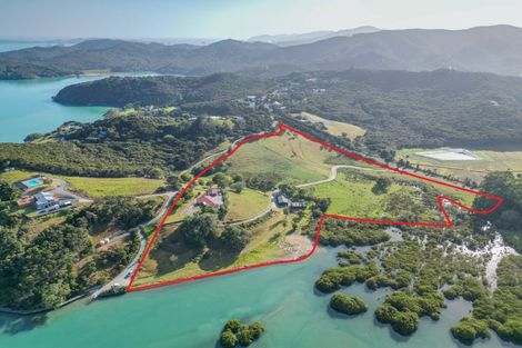 Photo of property in 215 Kempthorne Road, Russell, 0272