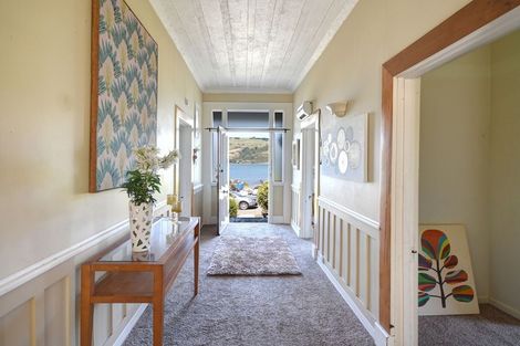 Photo of property in 235 Ravensbourne Road, Ravensbourne, Dunedin, 9022