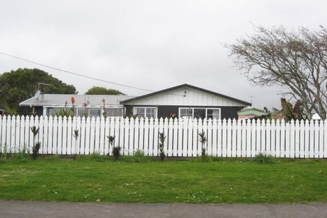 Photo of property in 8 Hussey Street, Oakura, 4314