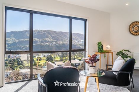 Photo of property in 6 Castle Crescent, Stokes Valley, Lower Hutt, 5019