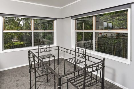 Photo of property in 2/240 Forrest Hill Road, Forrest Hill, Auckland, 0620