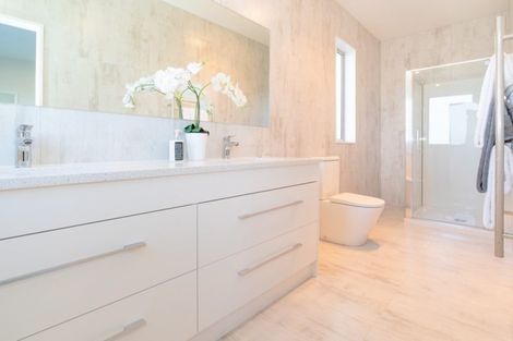 Photo of property in 98 Godfrey Drive, Orewa, 0931