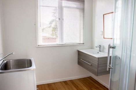 Photo of property in 176 Beach Haven Road, Beach Haven, Auckland, 0626