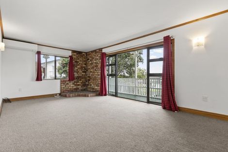 Photo of property in 1 Francis Curtis Avenue, Blockhouse Bay, Auckland, 0600