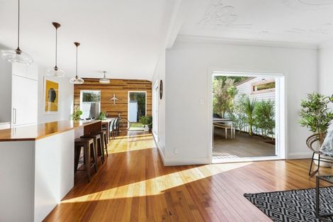Photo of property in 72 The Parade, Island Bay, Wellington, 6023