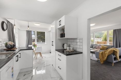 Photo of property in 42 Kashmir Avenue, Clouston Park, Upper Hutt, 5018