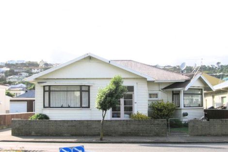 Photo of property in 39 Derwent Street, Island Bay, Wellington, 6023