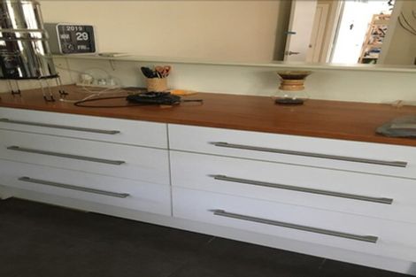 Photo of property in 8 Thuja Street, Green Bay, Auckland, 0604