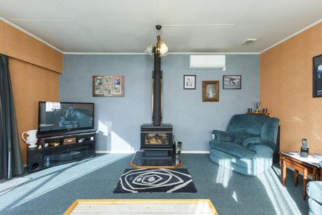 Photo of property in 27 Pinedale Parade, Milson, Palmerston North, 4414