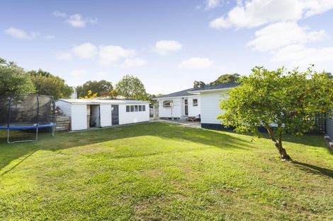 Photo of property in 27 Pinedale Parade, Milson, Palmerston North, 4414