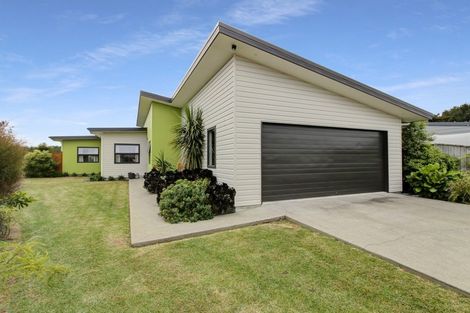 Photo of property in 9 Oxnam Place, Foxton Beach, Foxton, 4815