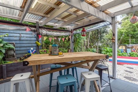 Photo of property in 6a Tallington Crescent, Torbay, Auckland, 0630