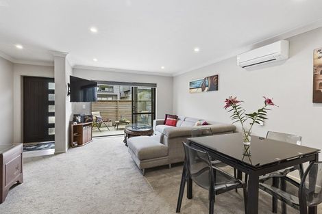 Photo of property in 19 Brindle Way, Newlands, Wellington, 6037