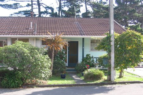 Photo of property in 8 Cyril Way, Paparangi, Wellington, 6037