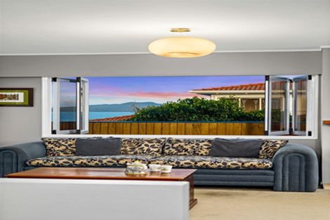 Photo of property in 3/23 Beach Road, Castor Bay, Auckland, 0620