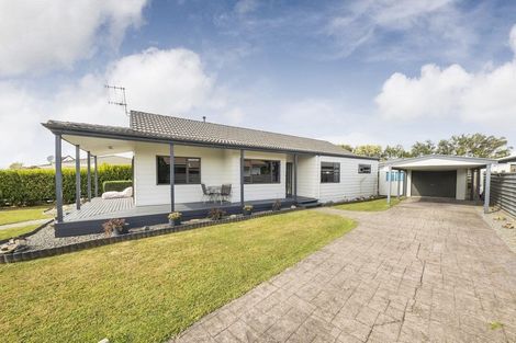 Photo of property in 6 Willowstream Grove, Cloverlea, Palmerston North, 4412