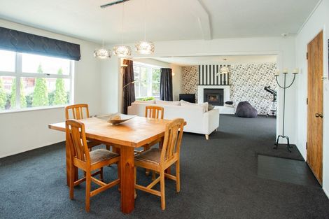 Photo of property in 20 Deakin Place, Clive, 4102