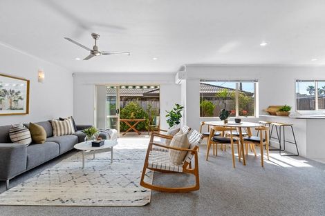 Photo of property in 2a Laurie Street, Red Beach, 0932