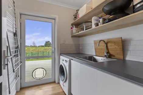 Photo of property in 325 Richmond Road, Lepperton, New Plymouth, 4373