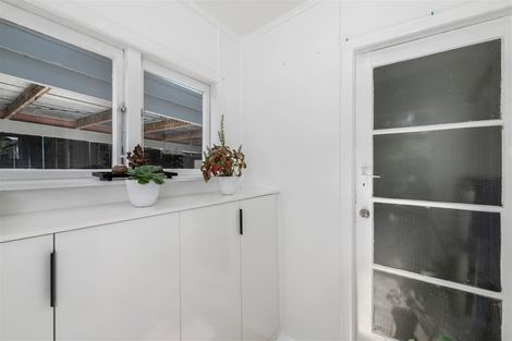Photo of property in 2/176 Henderson Valley Road, Henderson, Auckland, 0612