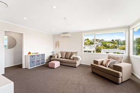 Photo of property in 6 Gaff Place, Whitby, Porirua, 5024