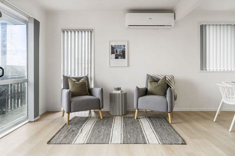 Photo of property in 8 Halloran Place, Massey, Auckland, 0614