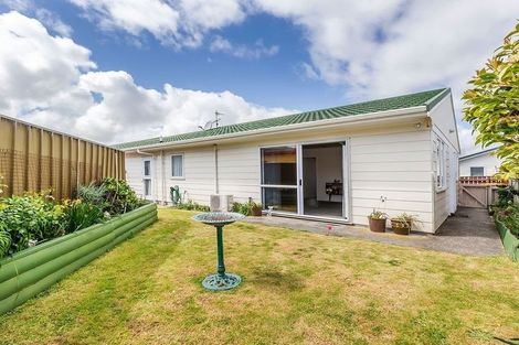 Photo of property in 2/61 Main Road, Titahi Bay, Porirua, 5022
