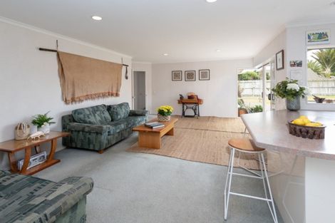 Photo of property in 22 Montecito Place, Golflands, Auckland, 2013