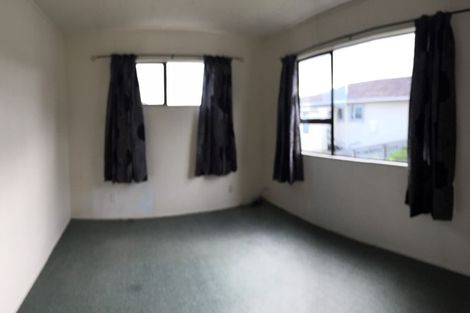 Photo of property in 26 Cheltenham Terrace, Newlands, Wellington, 6037