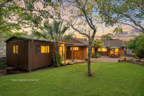 Photo of property in 1 Crestview Place, Browns Bay, Auckland, 0630