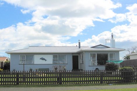 Photo of property in 6 Solway Street, Levin, 5510