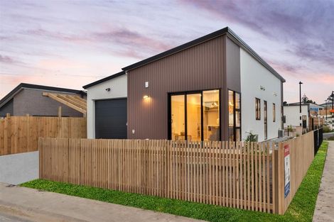 Photo of property in 16 Taiororua Avenue, Massey, Auckland, 0614