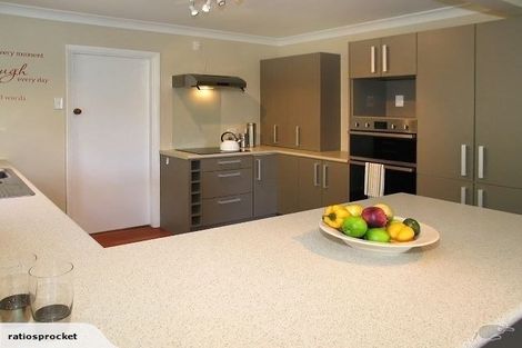 Photo of property in 4 South Street, Tawa, Wellington, 5028