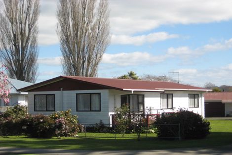 Photo of property in 72 College Road, Edgecumbe, 3120