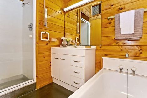 Photo of property in 19 Miraka Place, Birkenhead, Auckland, 0626